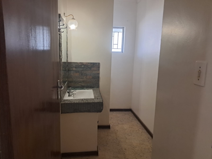 5 Bedroom Property for Sale in Flamingo Park Free State